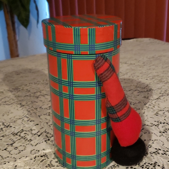 Christmas Box with Arms and Feet. - Picture 2 of 5